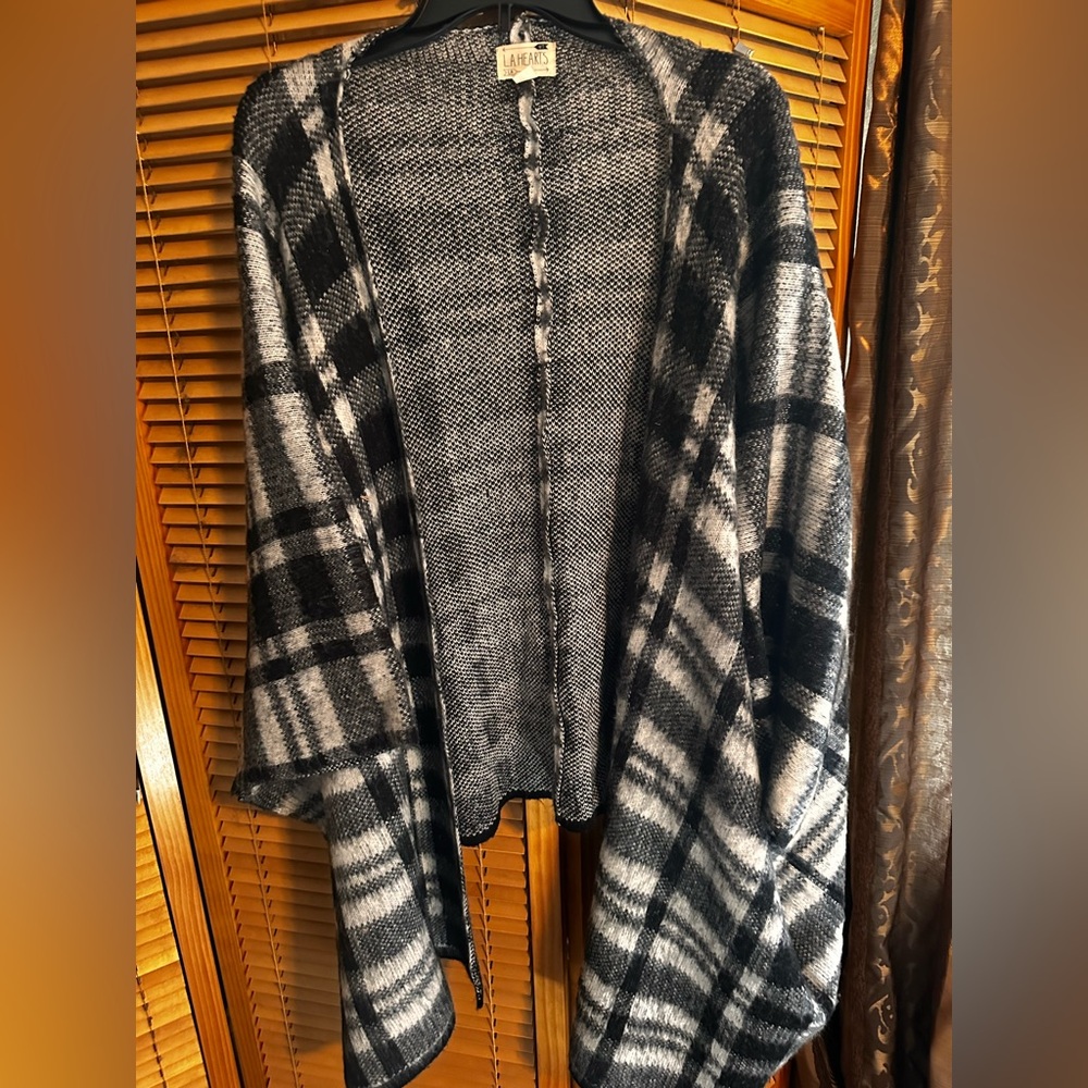 Plaid black and white ladies soft wrap cape